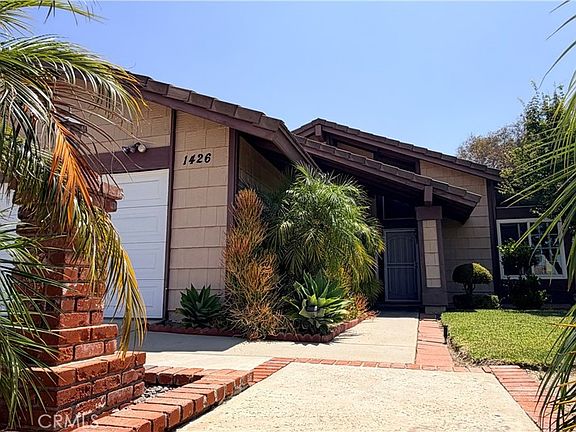 3rd image of 1426 Rodney Rd