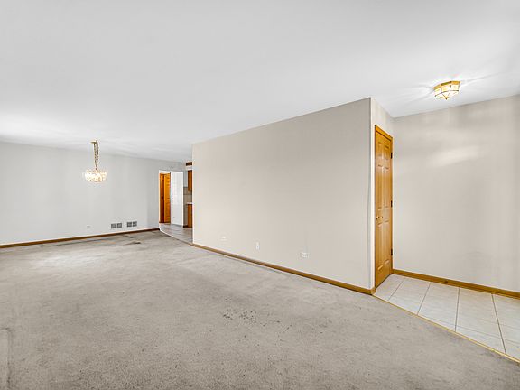 3rd image of 8514 Hill Top Ct