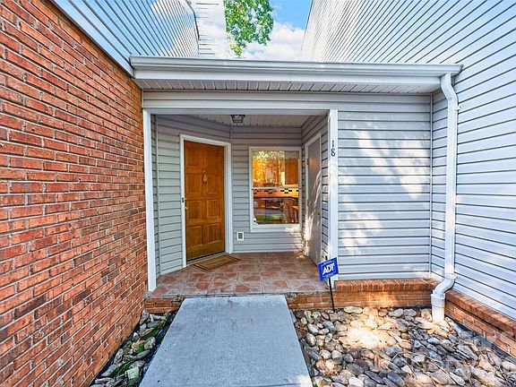 4th image of 18 8th Ave NW #18
