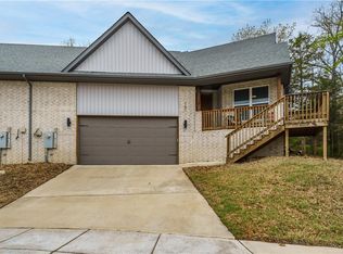 147 S Pinyon Point, Fayetteville, AR 72701