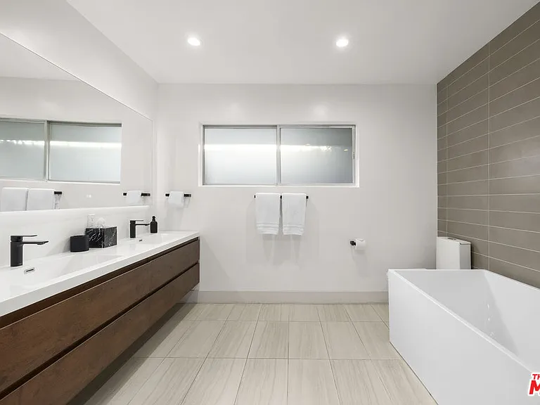 9289 Swallow Dr — Photo 21