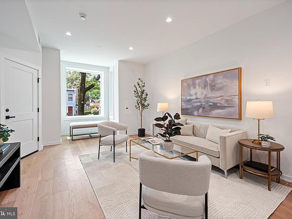 4th image of 131 11th St NE APT 2