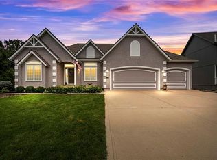 1829 Parkside Dr, Liberty, MO 64068