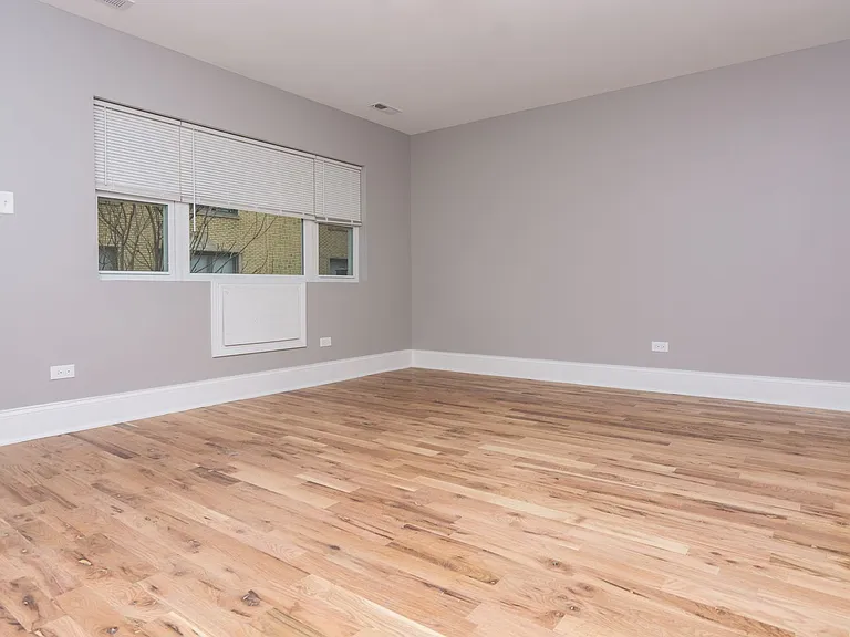 8215 S Ellis — Photo 12