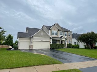 2584 Moutray Ln, North Aurora, IL 60542