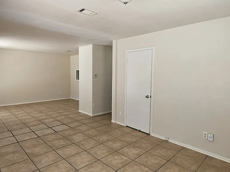 7205 Merry Ln — Photo 5