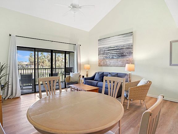 4th image of 107 Village Del Lago Cir