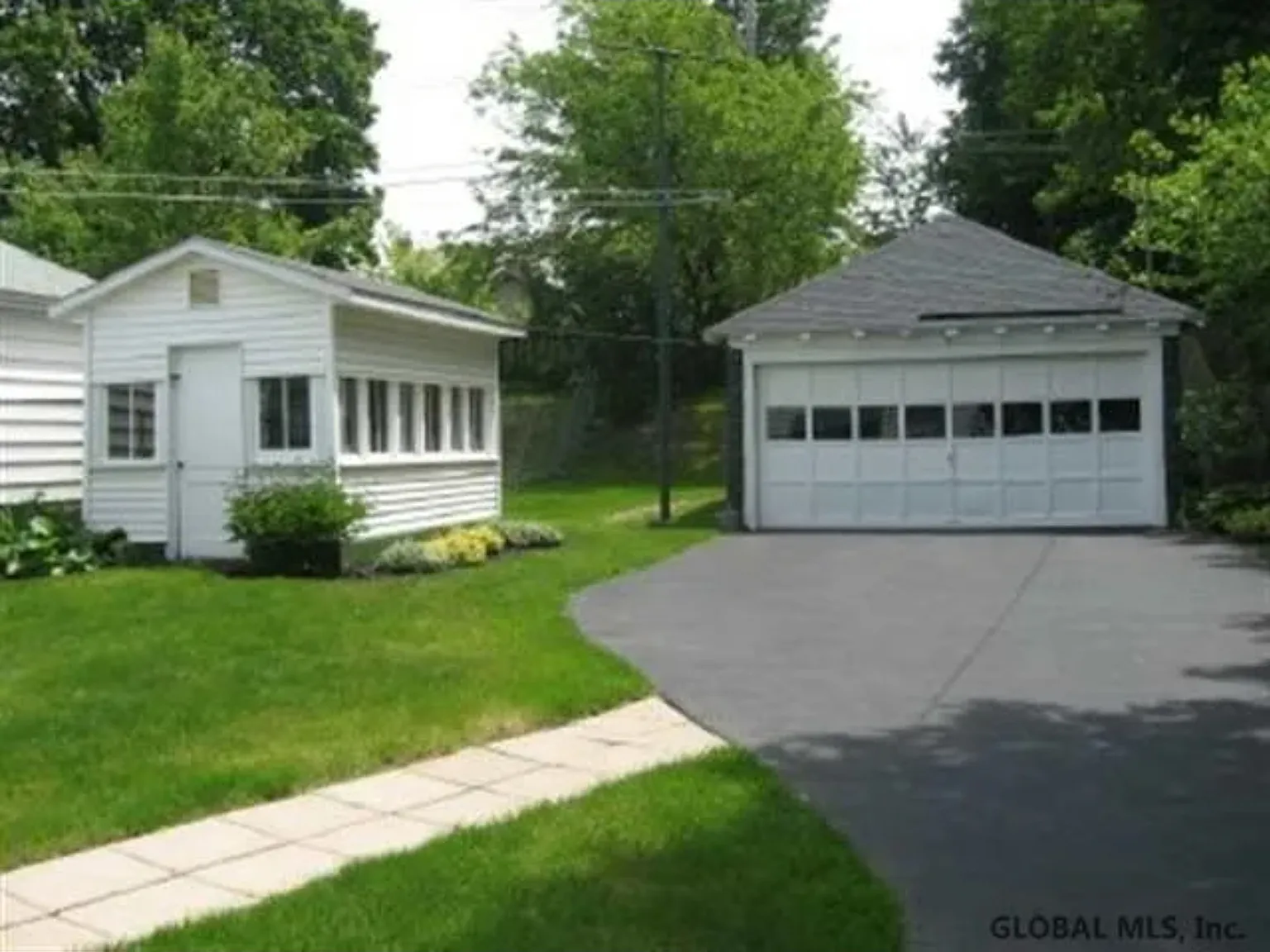 58 Pinewood Ave — Photo 3