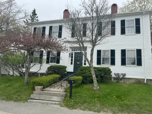 14 Center St, Machias, ME 04654