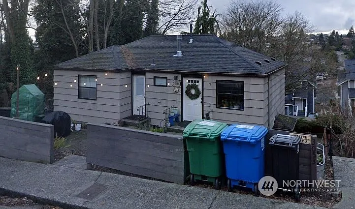 3051 30th Avenue W photo 1