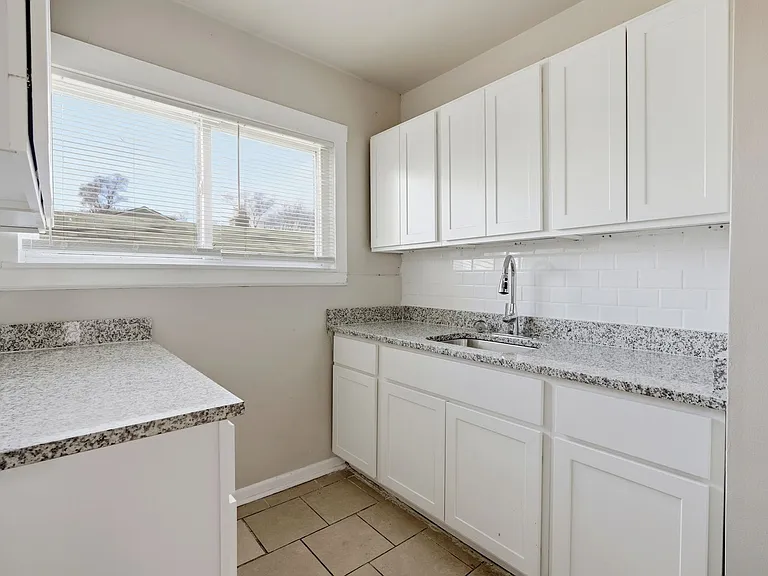 1301 E Muir Ave — Photo 13