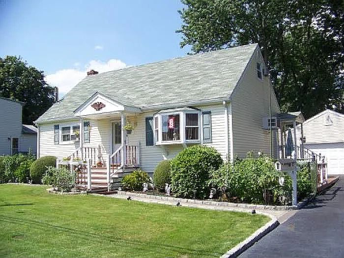 1st image of 173 Chelsea Ave