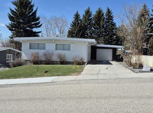 3415 E Benton Dr NW, Calgary, AB T2L 1W7