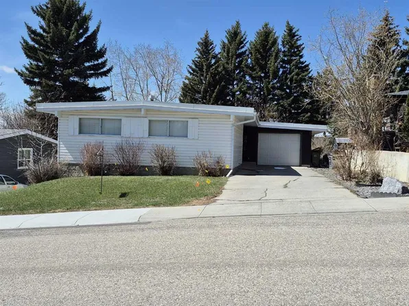 3415 E Benton Dr NW, Calgary, AB T2L 1W7