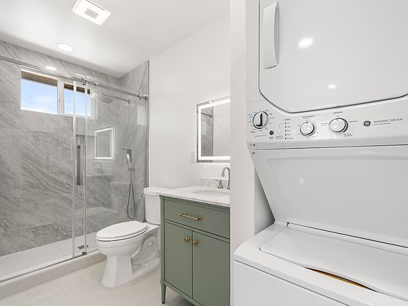 5th image of 237 W Tujunga Ave APT D