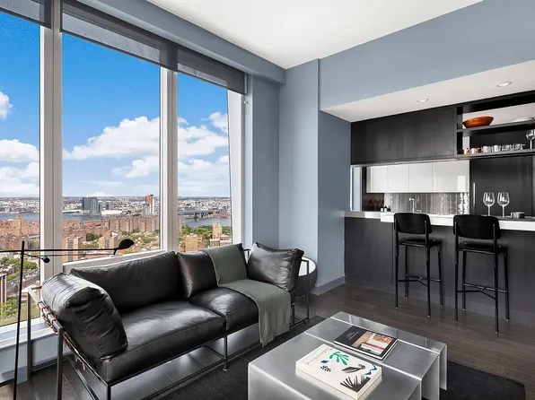 252 South St #26L, New York, NY 10002