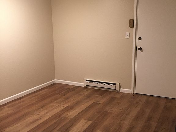 3rd image of 1335 El Camino Real APT 104