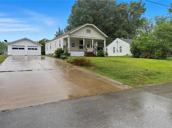 2935 NE Walnut Rd, Kansas City, MO 64117