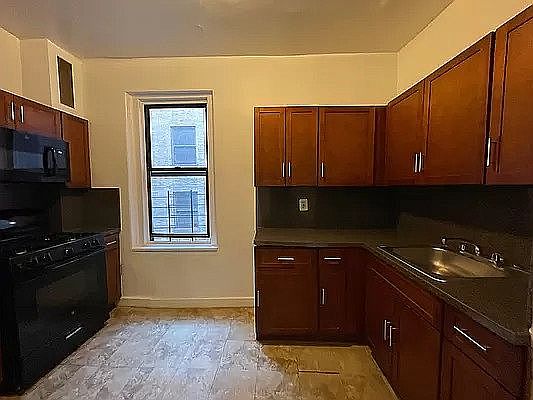 2nd image of 240 E 18th St APT 3H
