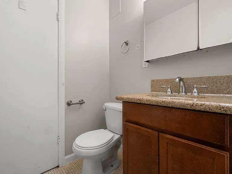 2356 Portland St — Photo 7