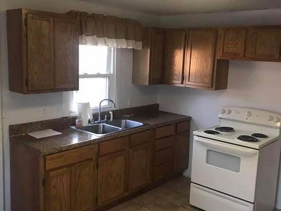 2nd image of 218 Queen Ave