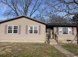 715 Locust St, Benton, IL 62812