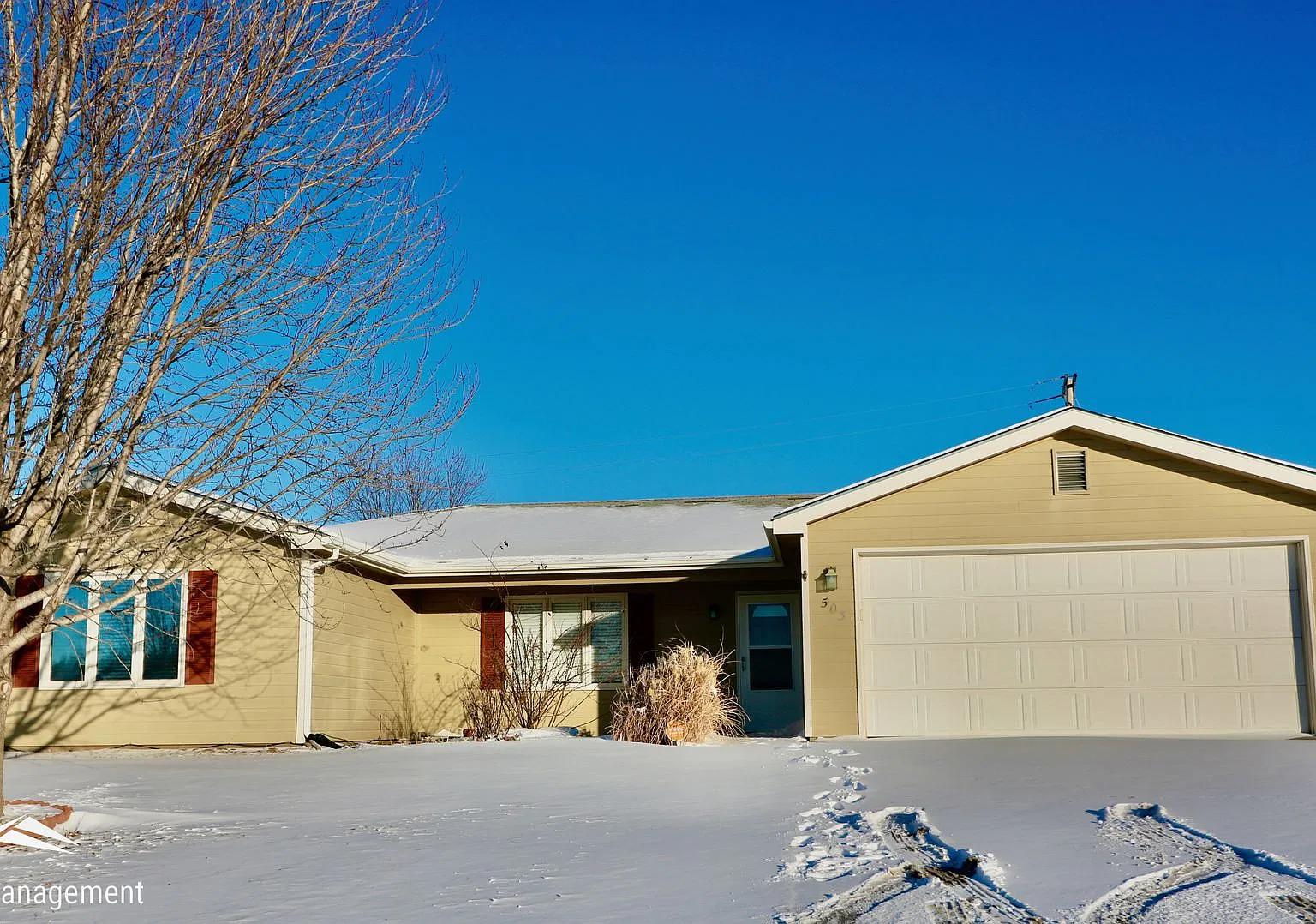Beautiful 3 bedroom home just minutes from Manhattan and Fort Riley! — Photo 1