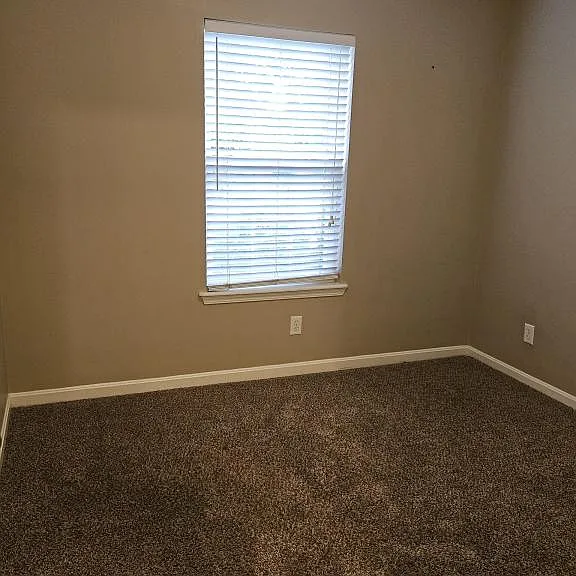 305 Dalton Ct — Photo 17