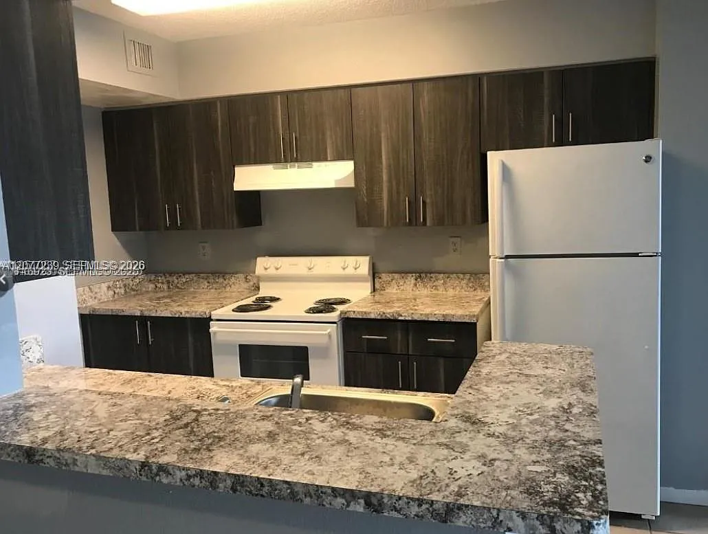 Kendall Lake Towers Condo — Photo 3