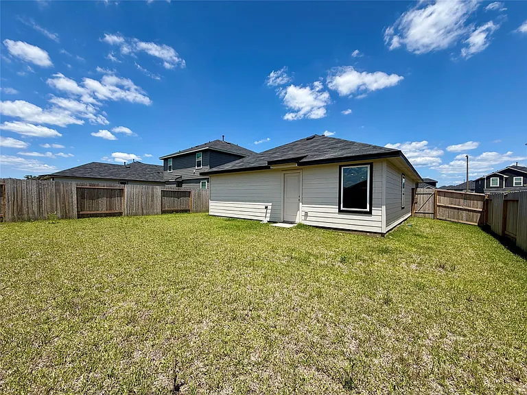40839 Hawthorne Glades St — Photo 14