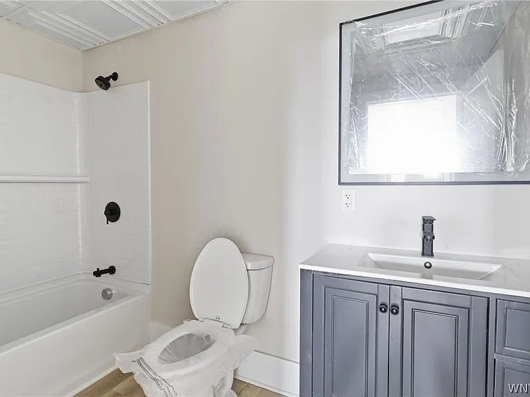 136 Seneca St — Photo 27