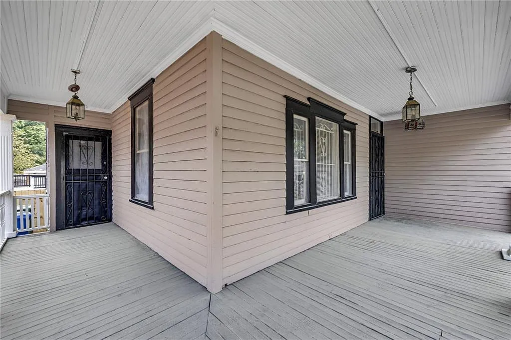 3 bed, 3.0 bath, 1840 sqft, $2,600 — Photo 3