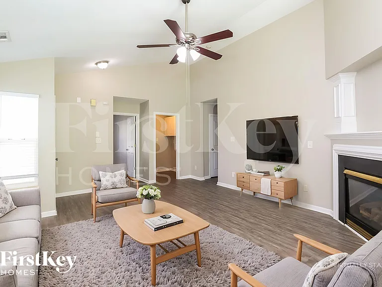 7307 Woodbourne Ln — Photo 5