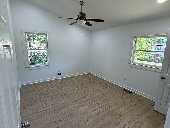 2nd image of 420 Sellwood Cir