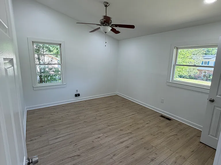 420 Sellwood Cir — Photo 2