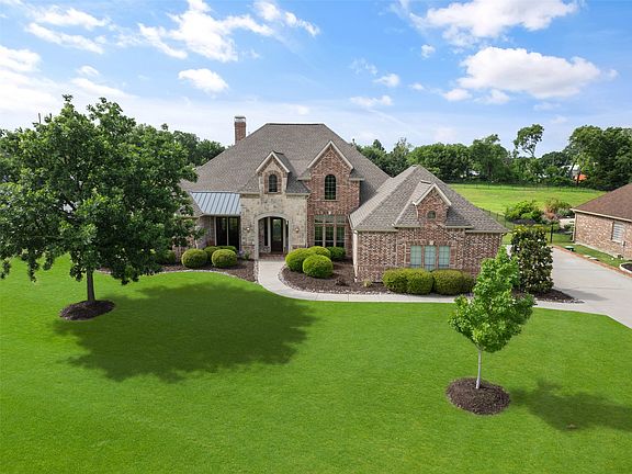 4th image of 2000 Fair Oaks Ln