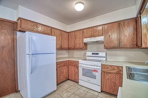 4th image of 2326 Twisted Oaks Dr