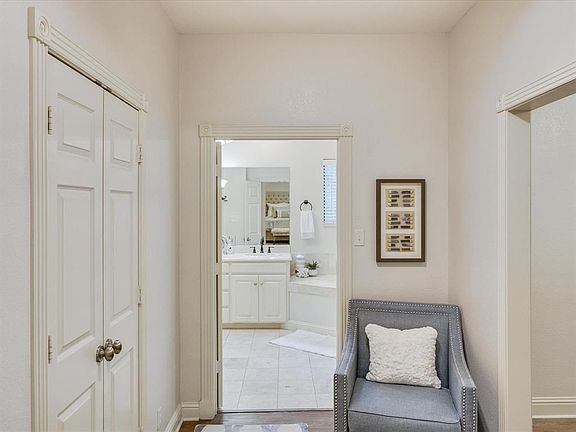 4th image of 1029 W Winding Creek Dr