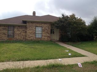 318 Willowcrest Dr, Garland, TX 75040