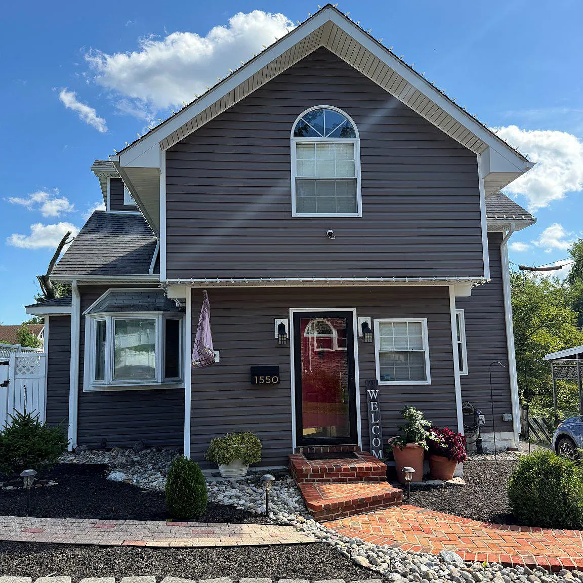 3 bed, 2.0 bath, 1400 sqft, $3,000 — Photo 1
