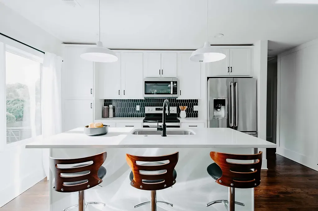 1 bed, 772 sqft, $1,900 — Photo 3