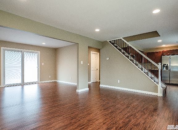 3rd image of 35 Pebble Ln