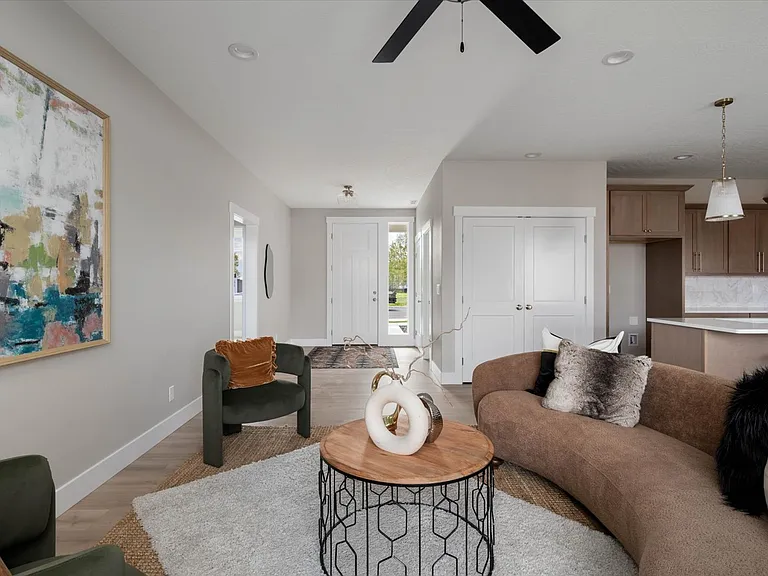 2720 S Beech St — Photo 10