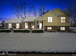 10166 Curtis Dr, Pinckney, MI 48169