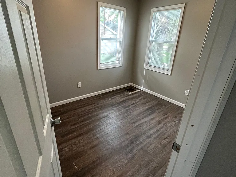 2315 E Olive St — Photo 3