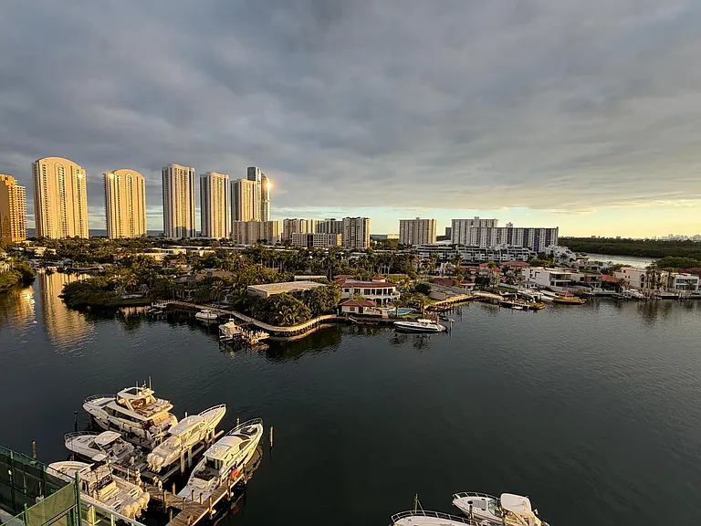 400 Sunny Isles Blvd #1022 — Photo 8