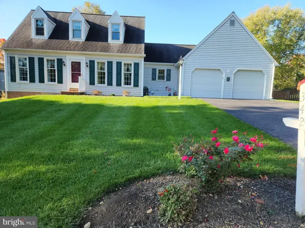 342 Greenbriar Dr, Lancaster, PA 17601