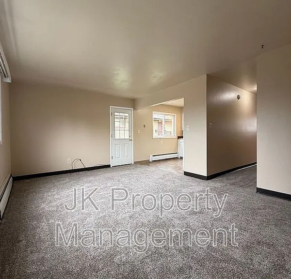 2100 4th St NE #2 — Photo 4
