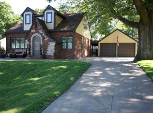 607 Columbus St, Pella, IA 50219