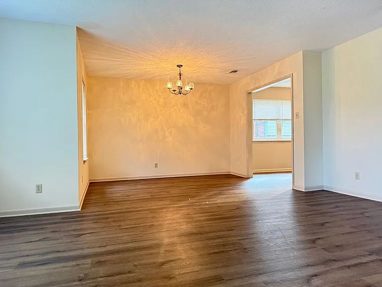 4612 N Cypress St — Photo 3